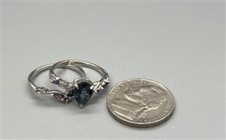 10K WHITE GOLD SYNTHETIC ALEXANDRITE AND AMETHYST RING SET 3.9 GRAMS, SIZE: 6.5